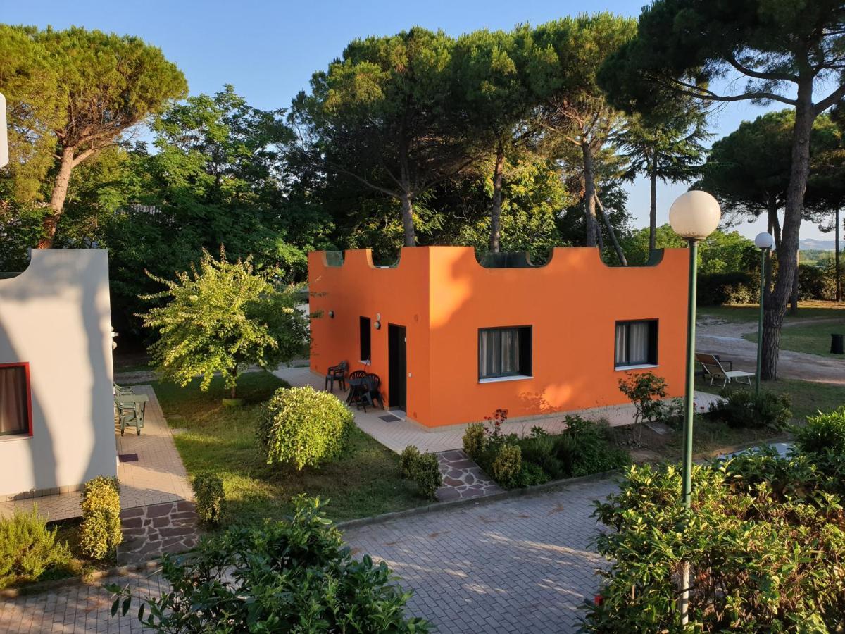 Villaggio Mithos Misano Adriatico Buitenkant foto
