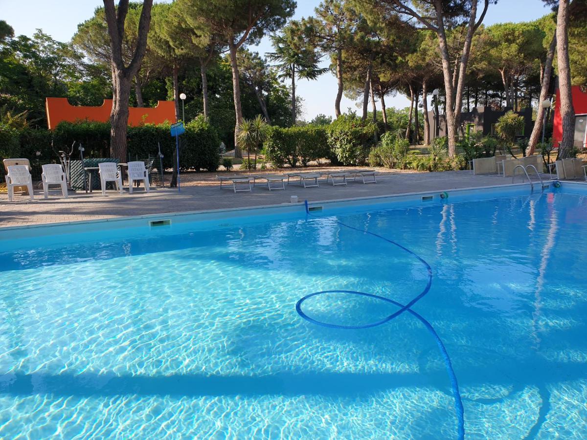 Villaggio Mithos Misano Adriatico Buitenkant foto
