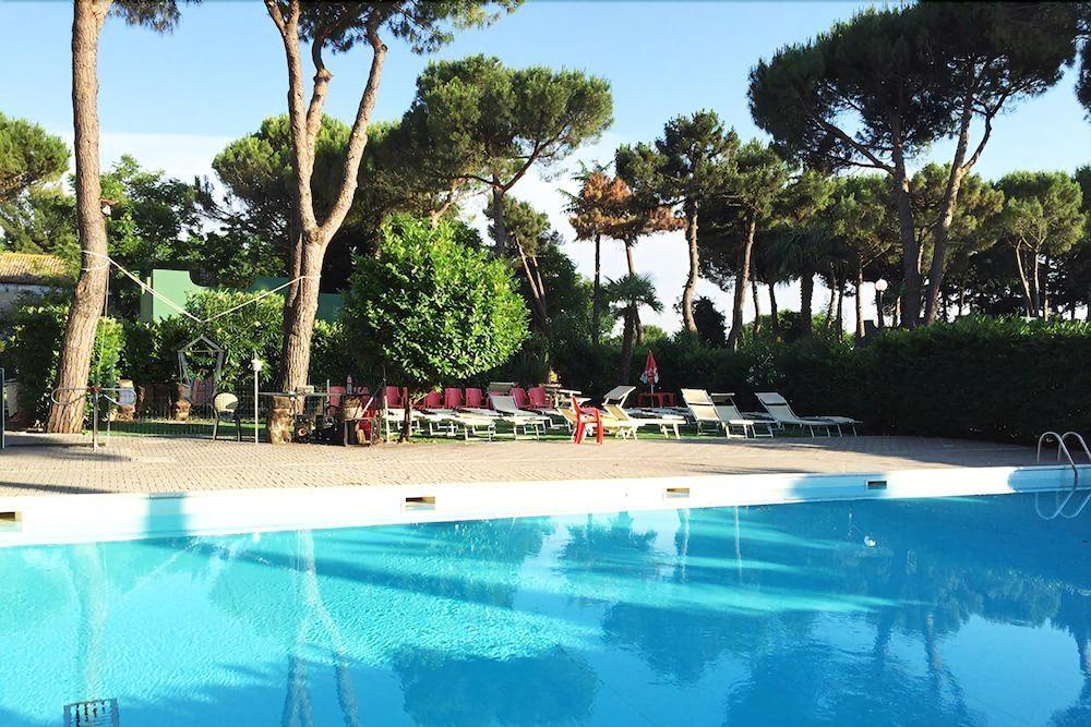 Villaggio Mithos Misano Adriatico Buitenkant foto