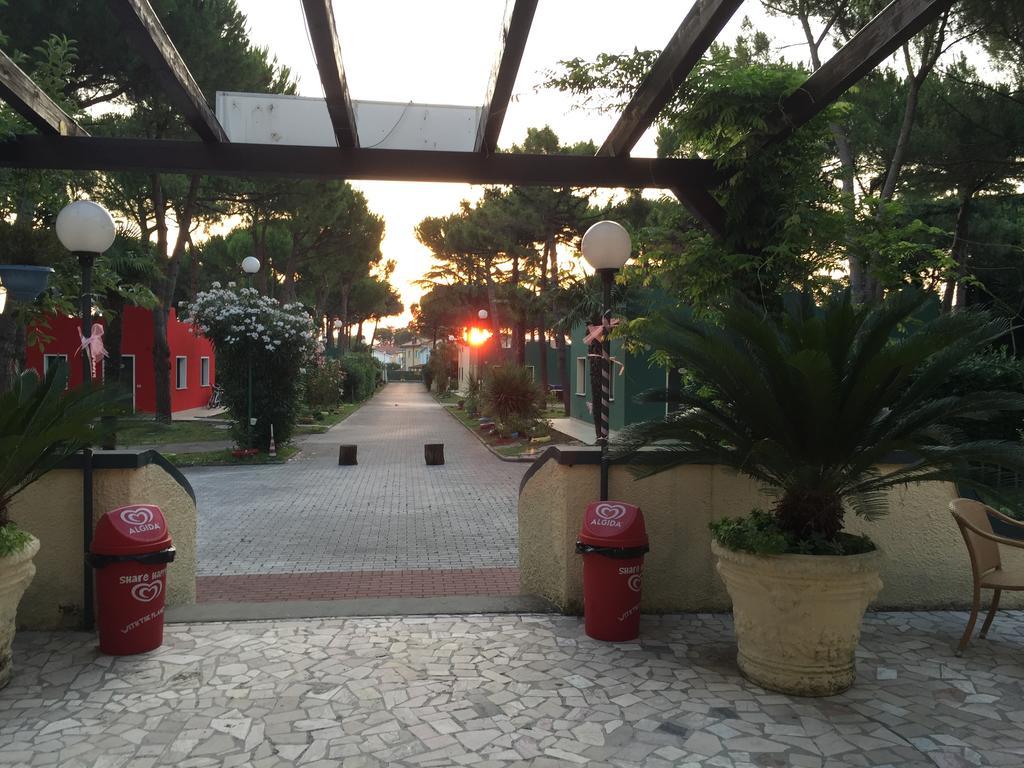 Villaggio Mithos Misano Adriatico Buitenkant foto